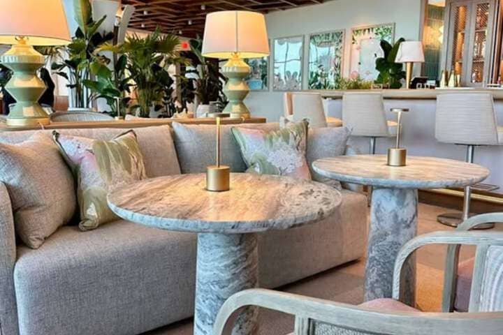 Lobby lounge